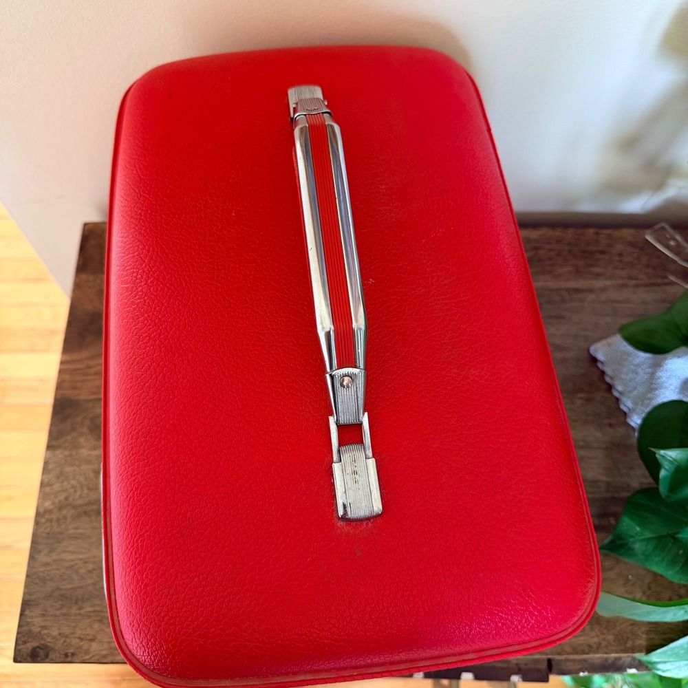 Vintage 1960s American Tourtister Tiara Red Train Case Vanity Makeup Case USA - Picture 9 of 12
